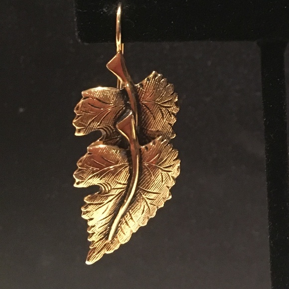 Earrings - Picture 2 of 5